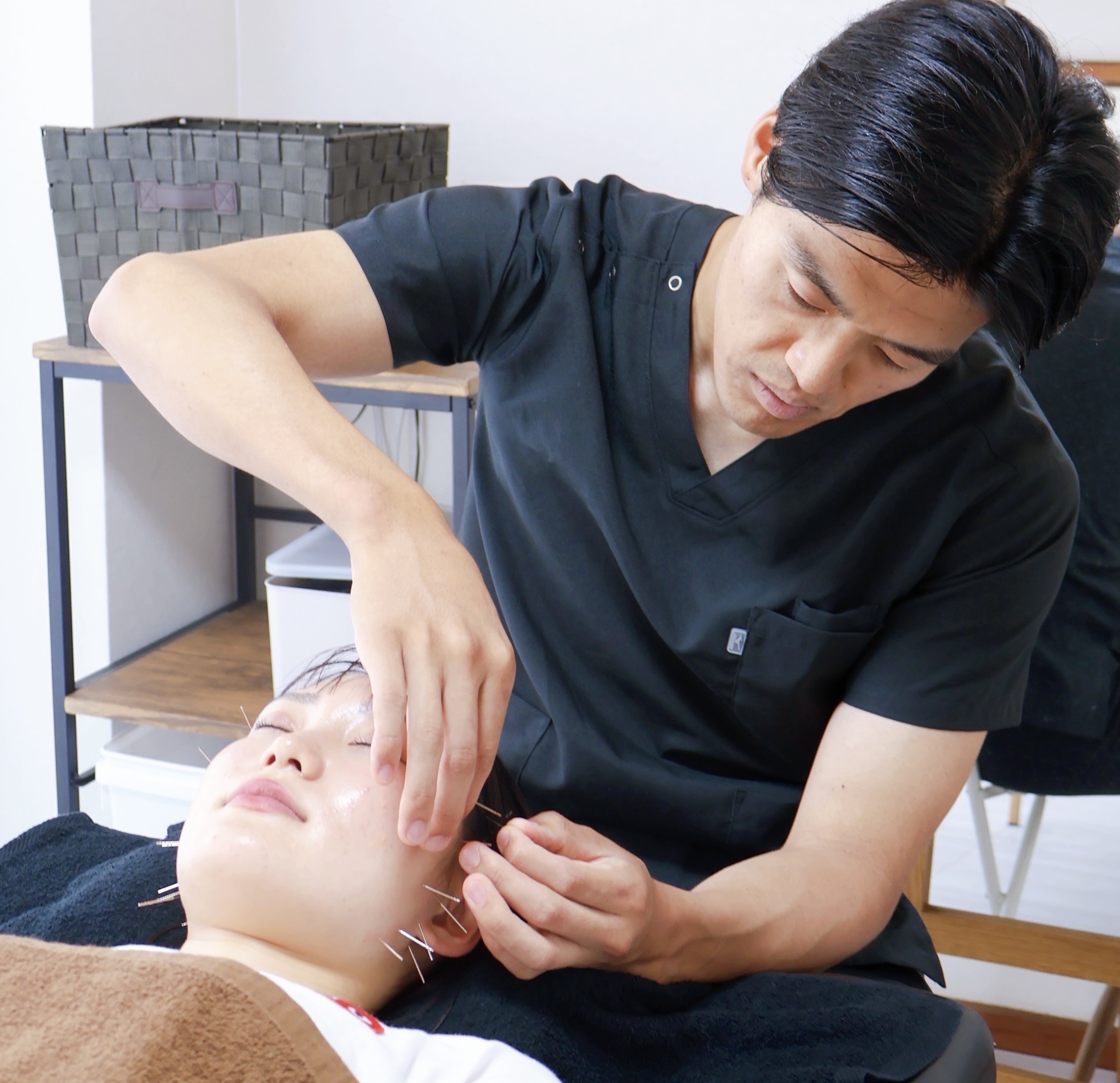施術風景1 十日市の鍼灸院R・A・C